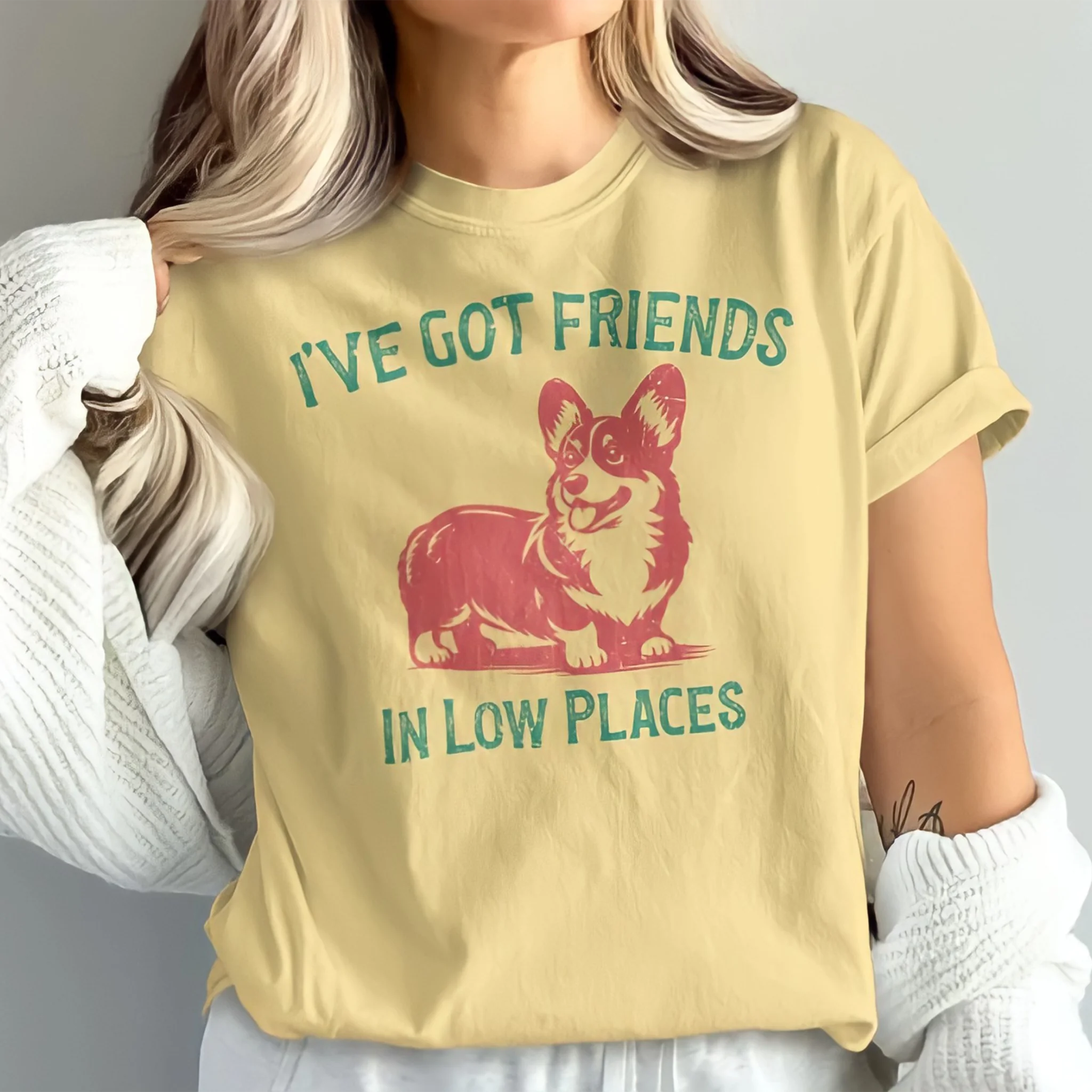 Funny Corgi Shirt Gift For Corgi Lover Retro Vintage Tee-Shirt For Corgi Mom Dog T-Shirt I've Got Friends In Low Places Corgi Dad Tshirt