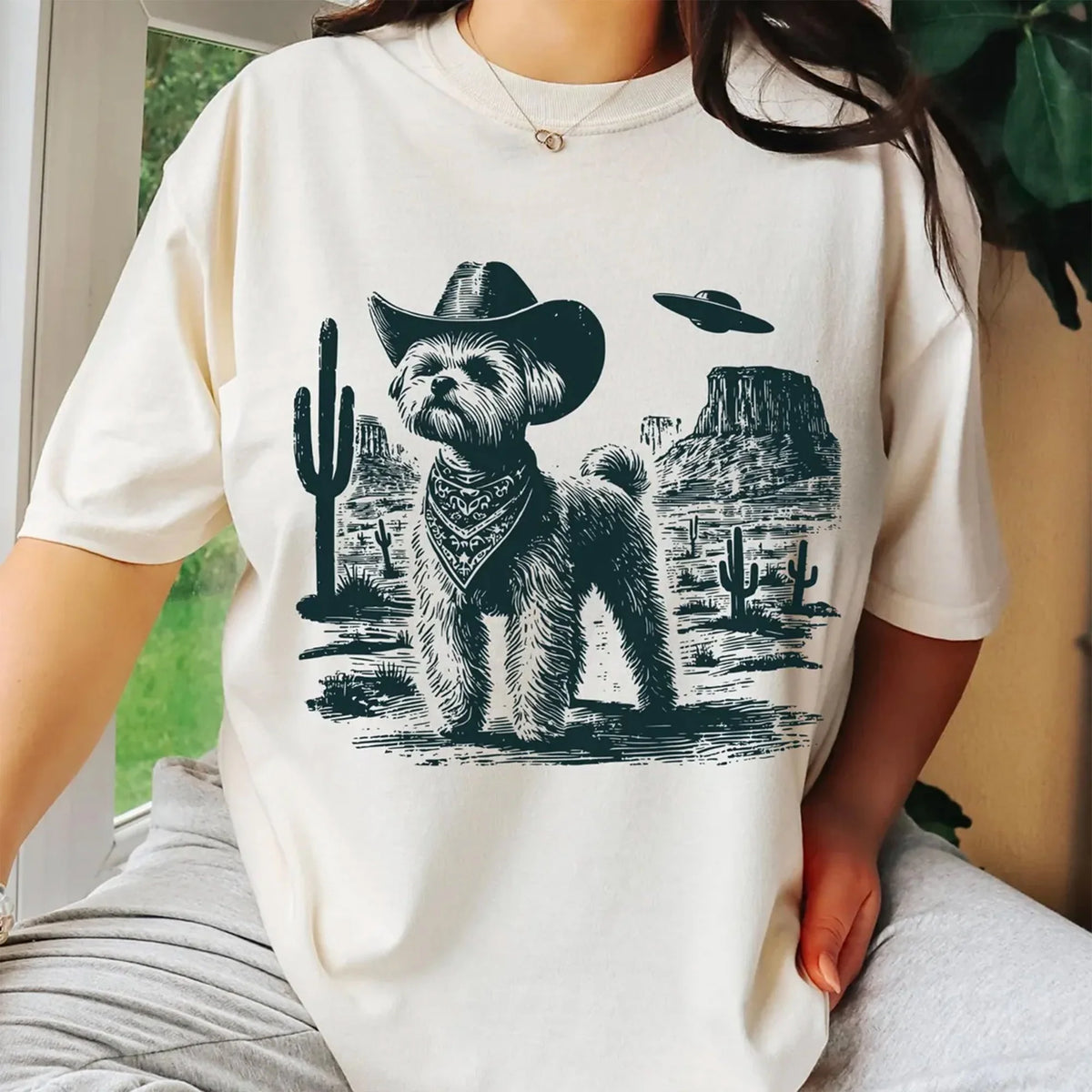 Western UFO Maltese Vintage T-Shirt – Retro Malty Pup Tee, Maltese Mom Dad Gift, Cowboy Country Ranch Wild West Dog
