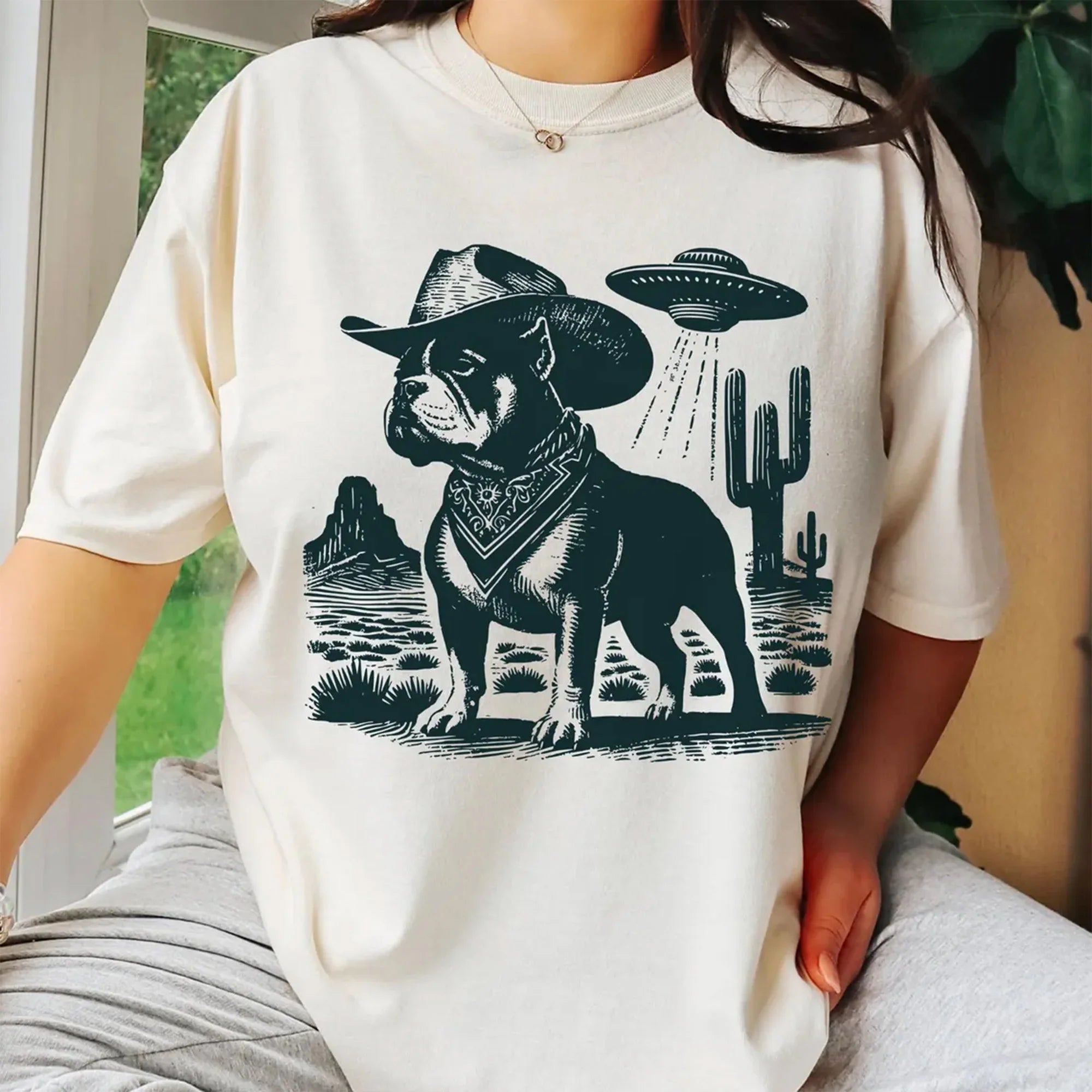 Cowboy UFO American Bully Vintage t-Shirt – Retro Bully Pit Tee, Bully Mom Dad Gift, Western Country Ranch Wild West Dog