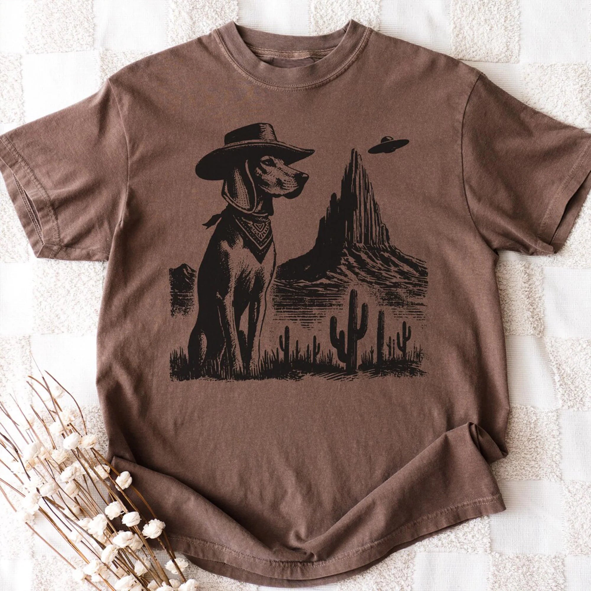 Vintage Coonhound UFO Shirt – Western Cowboy Coonhound Tee, Retro Alien Dog T-Shirt, Perfect Gift for Coonhound Mom, Dad & Dog Lovers