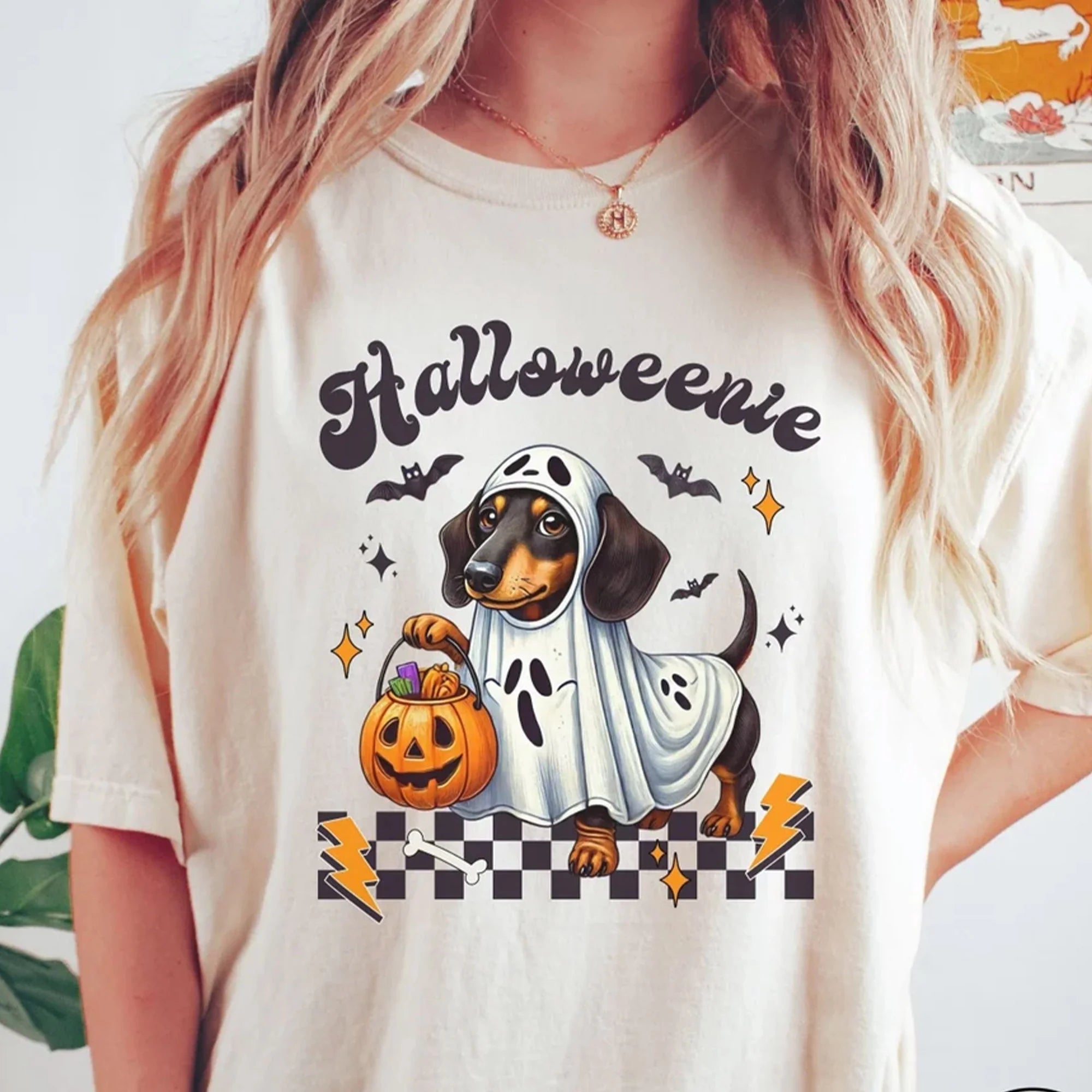 Dachshund Halloween Shirt, Comfort Colors Retro Halloweenie Doxie Dog Mom T-shirt, Weiner Dog Gifts, Spooky Season Dachshund Dog Lover Gift