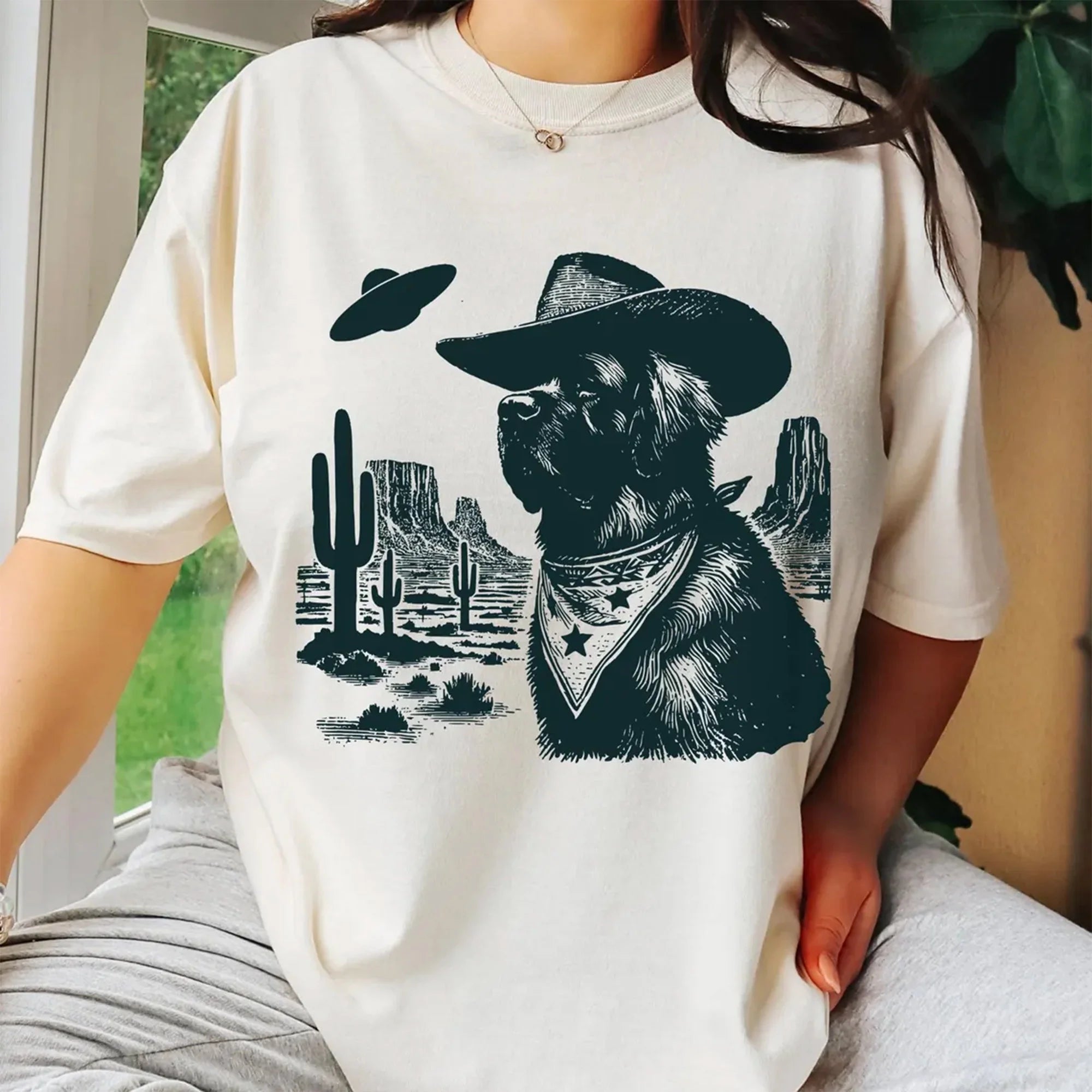 Vintage Leonberger UFO Shirt – Western Cowboy Leonberger Tee, Retro Alien Dog T-Shirt, Perfect Gift for Big Dog Mom, Dad & Dog Lovers