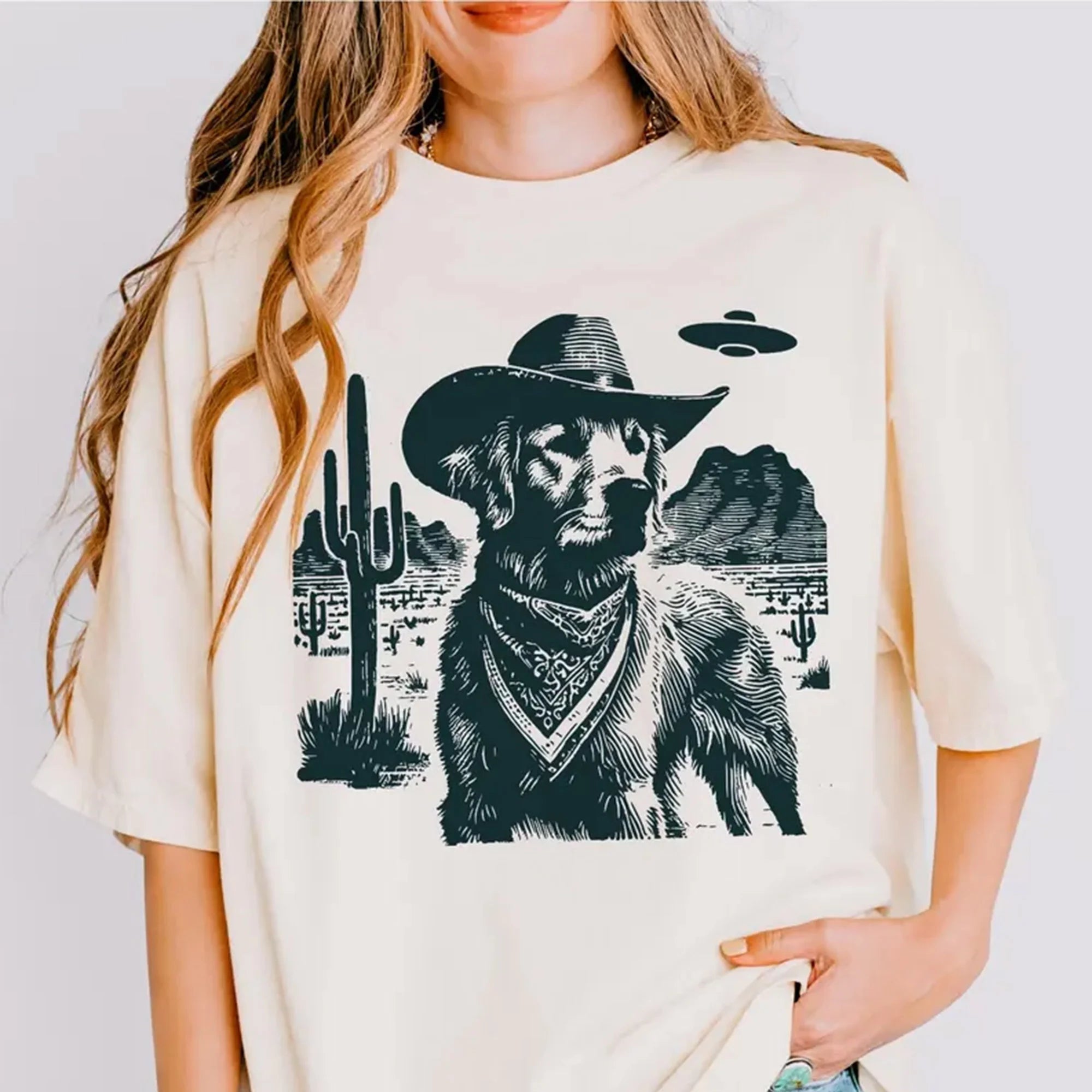 Vintage Golden Retriever UFO Shirt – Western Cowboy Goldie Tee, Retro Alien Dog T-Shirt, Perfect Gift for Retriever Mom, Dad & Dog Lovers
