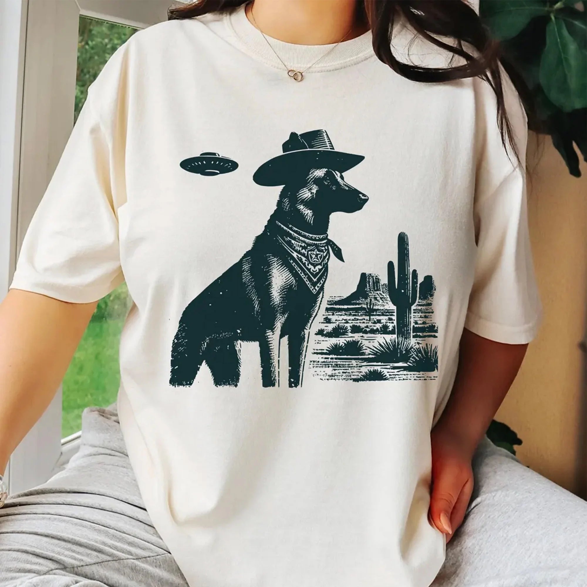 Cowboy Belgian Malinois UFO T-Shirt – Funny Desert Dog Tee Vintage Western Graphic for Dog Lovers and Wild West Fans, Dad Belgian Malinois Mom