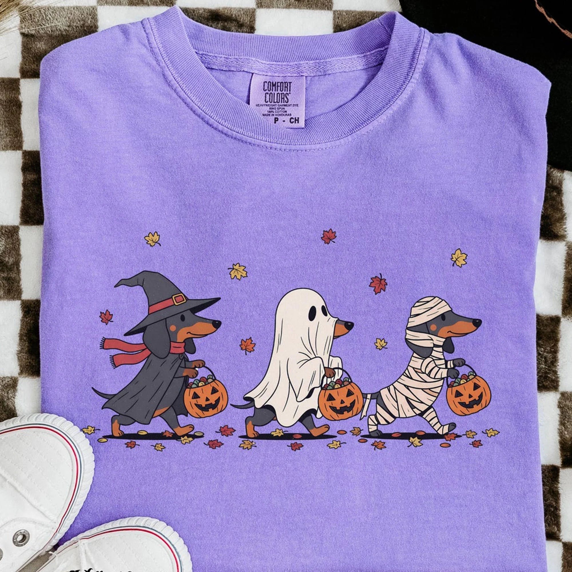 Dachshund Mom Halloween Comfort Colors T-Shirt Vintage Cute Ghost Spooky Season Tshirt Witch Mama Pumpkin Head Dog Lover Tee Dog Owner Gift