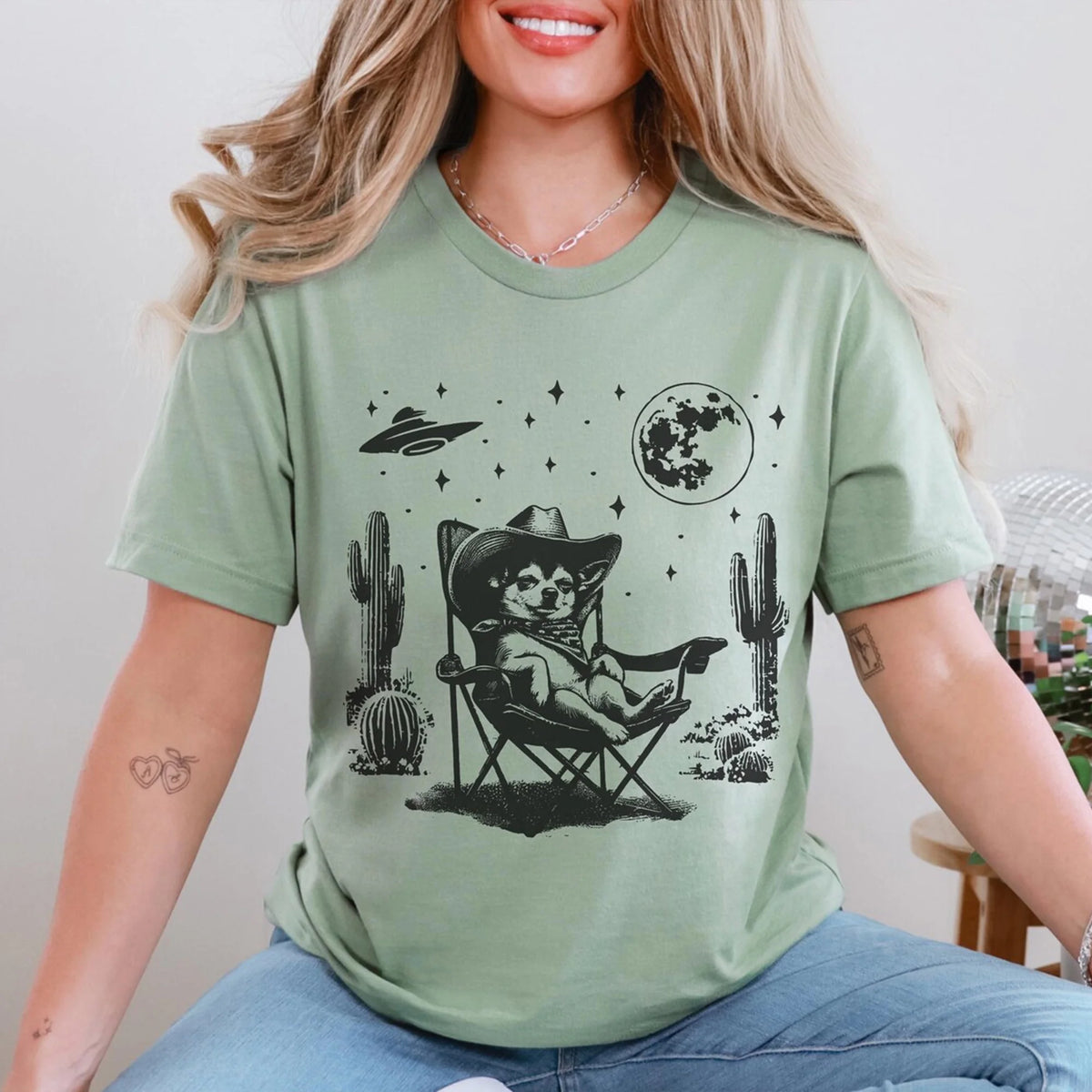 Chihuahua Shirt, Chihuahua Vintage Shirt UFO Western Shirt, Retro T, Cowboy TShirt, Wild West, Dogful DogMom, Dogfulness Shirting Chihuahua