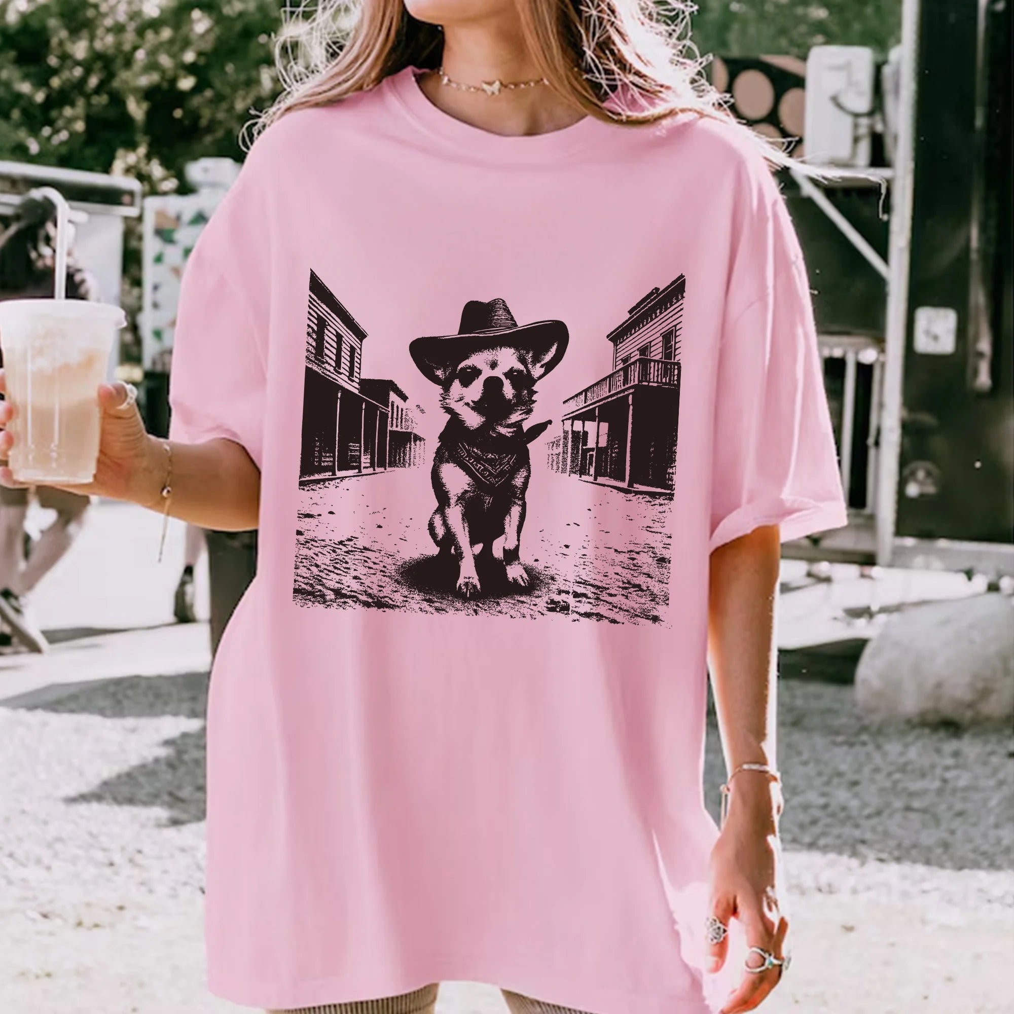 Wild West Town Chihuahua T-Shirt - Western Style Chihuahua T Shirt, Chihuahua Mom or Dad Gifts, Cowboy Chihuahua Tee, Vintage ChihuahuaRetro