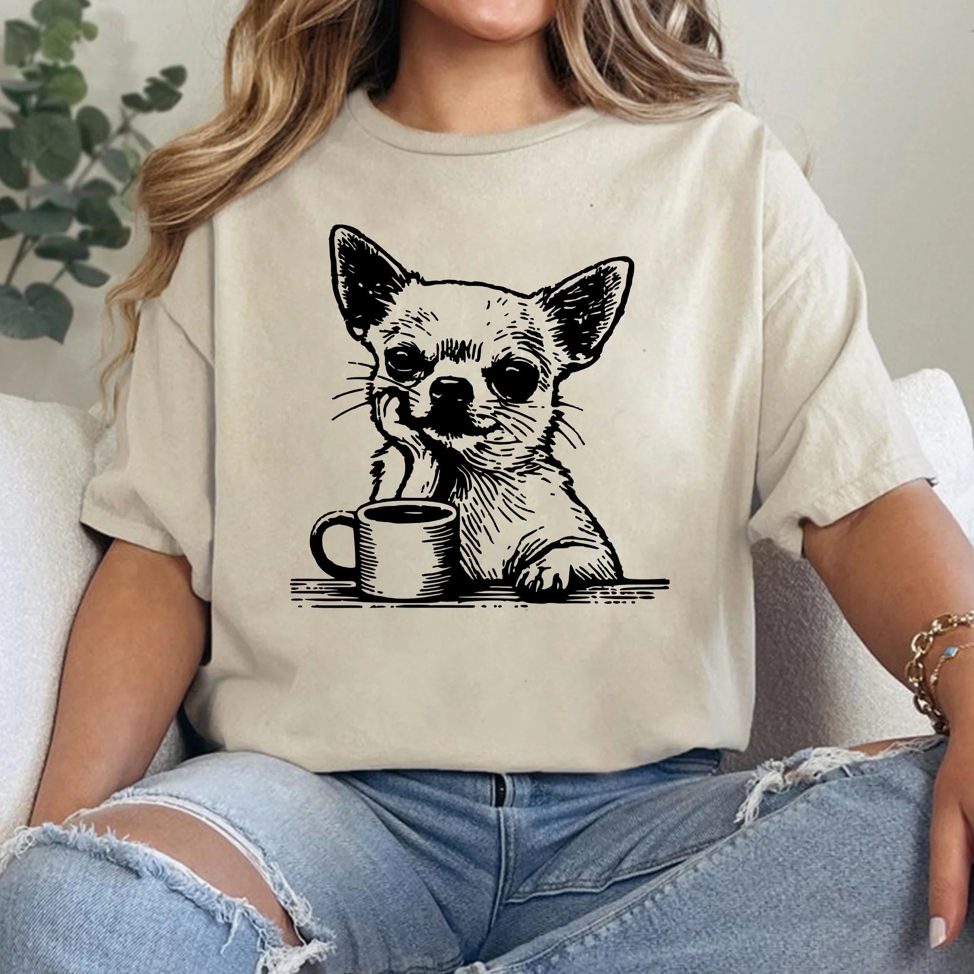 Chihuahua with coffee T-Shirt - Gift for Chihuahua Moms